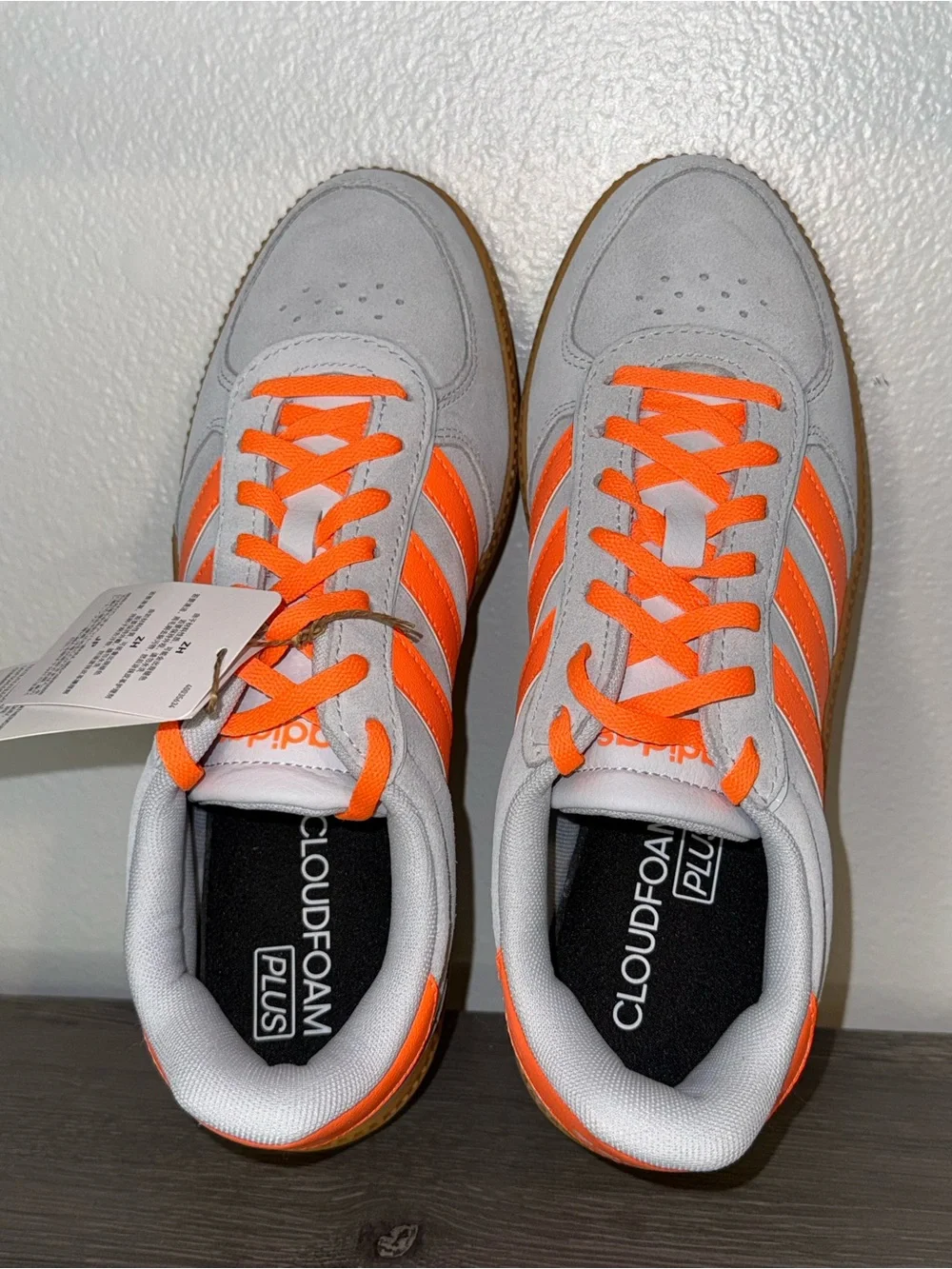 adidas women’s Breaknet Sleek sneaker size 8W, grey/orange, brand new in box